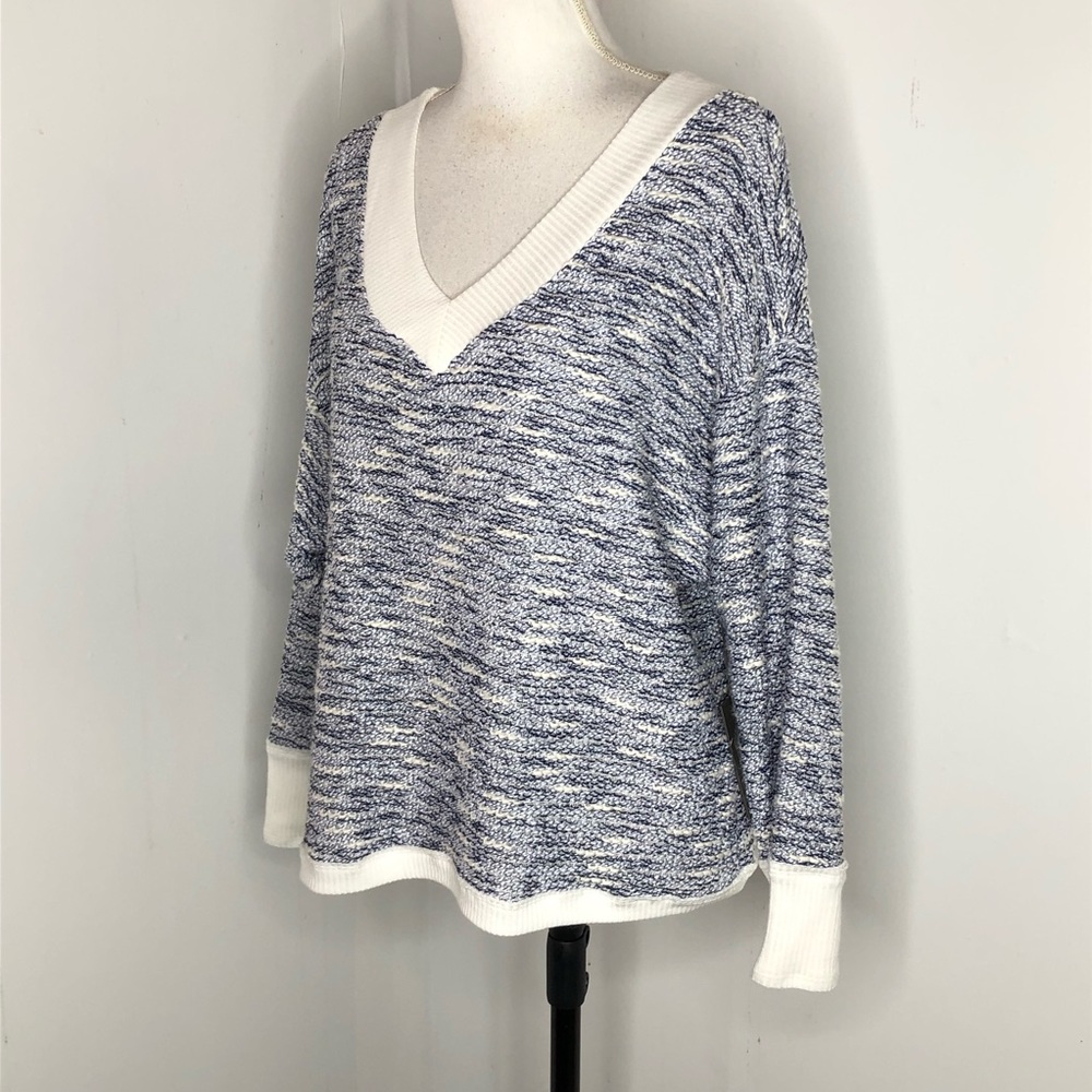 NEW Vince Camuto Rich Navy Long Sleeve Slub Terry Rib V Neck Sweater Medium - Picture 6 of 8
